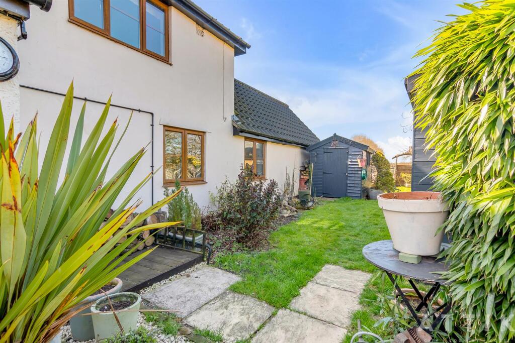 2 Town Farm Cottages IP19 0BE (29).jpg