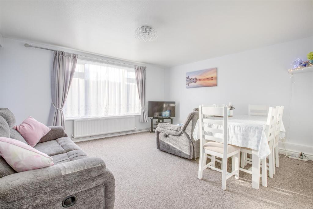 Flat 4, Seven Acre house, Queensmead Road, HP10 9X