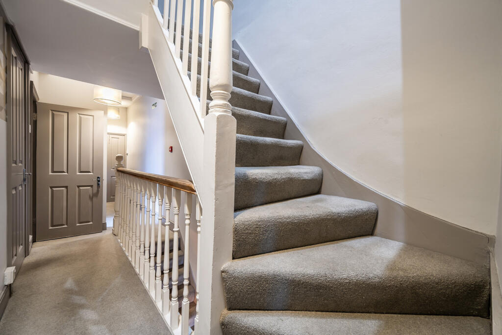 1341947-7-68b1d34...