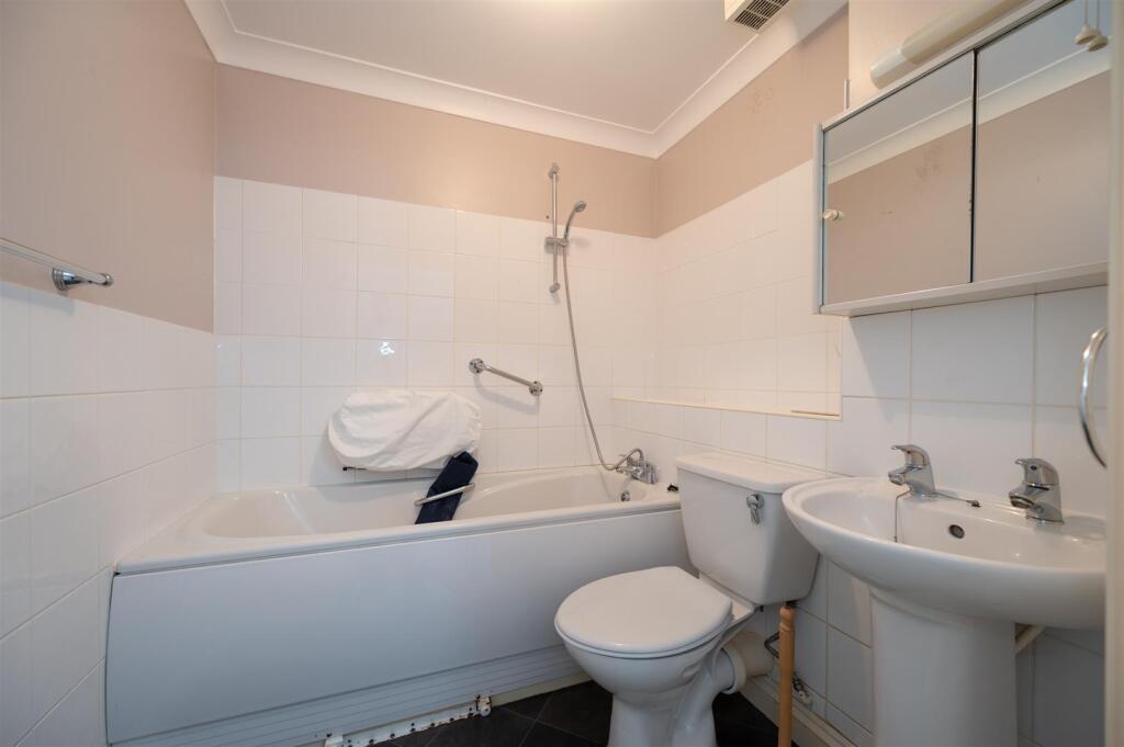 Flat 5 Bank House 25 4.jpg