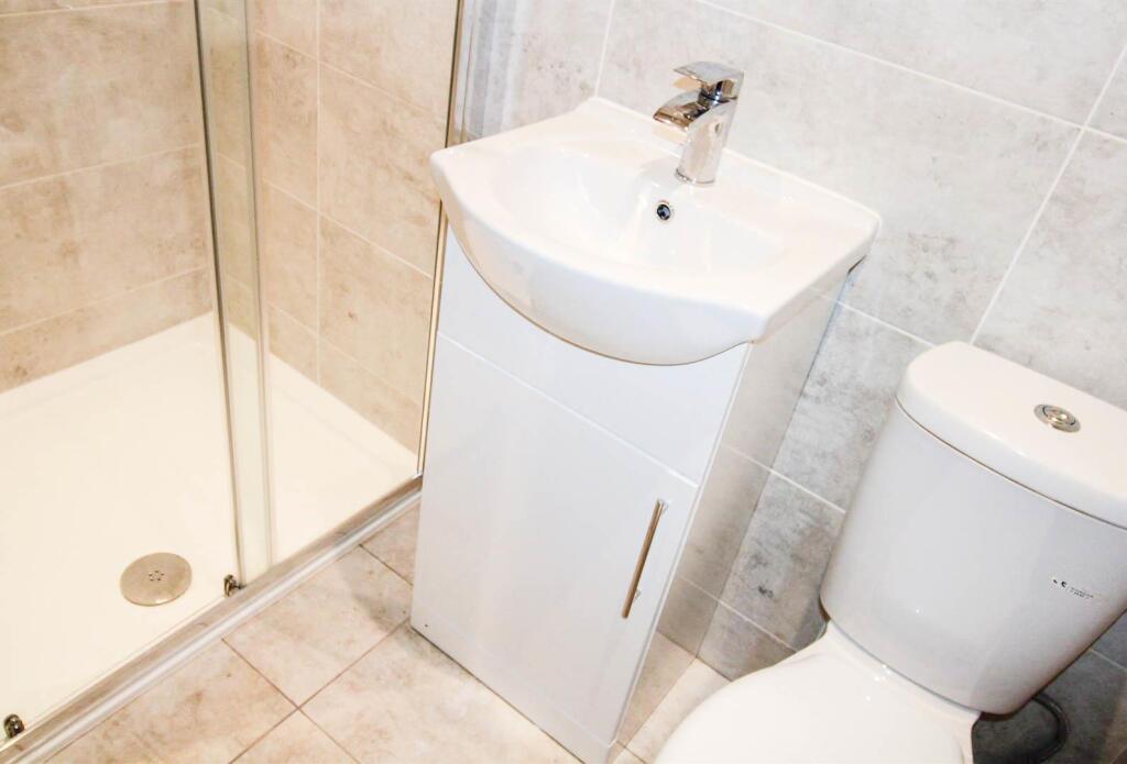 SHOWER ROOM