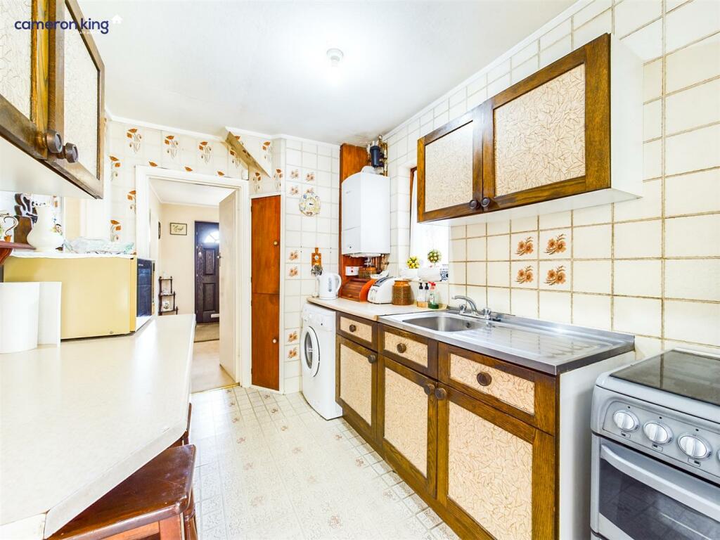 kitchen 2.jpg