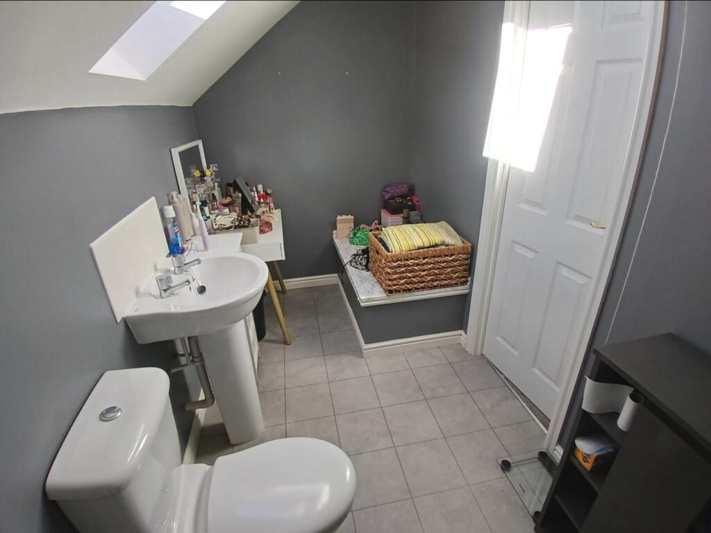 EN SUITE
