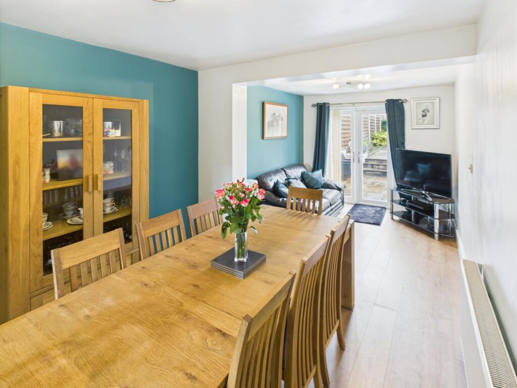 CAM04233G0-PR0021-STILL026