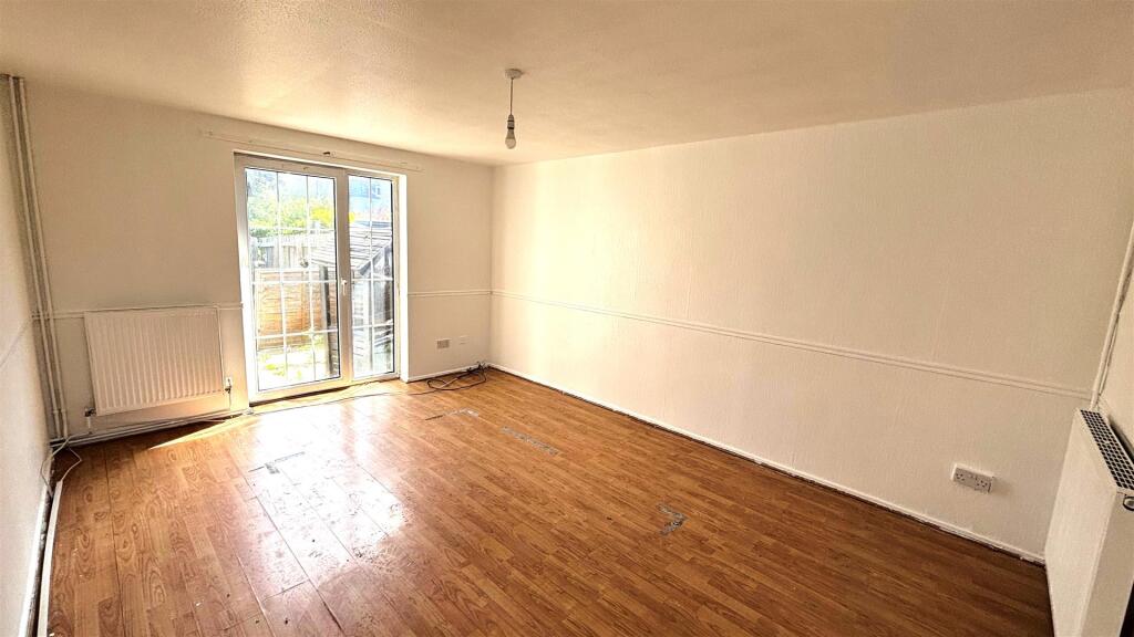 Livingroom 3.jpg