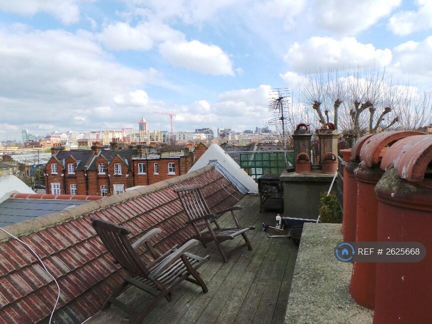 Roof Terrace Looking South