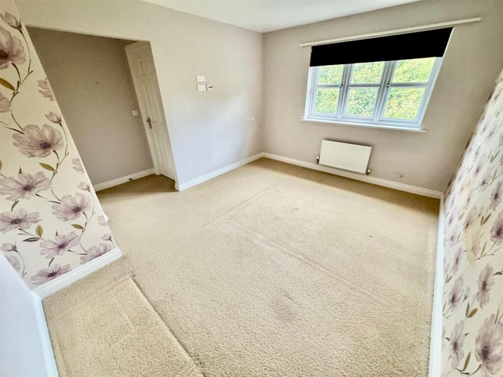 Bedroom 1b.jpg
