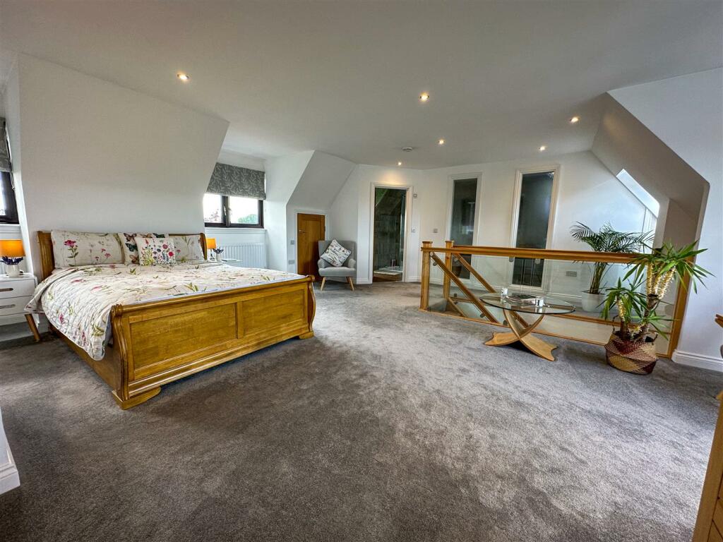ALTERNATE VIEW OF MASTER BEDROOM