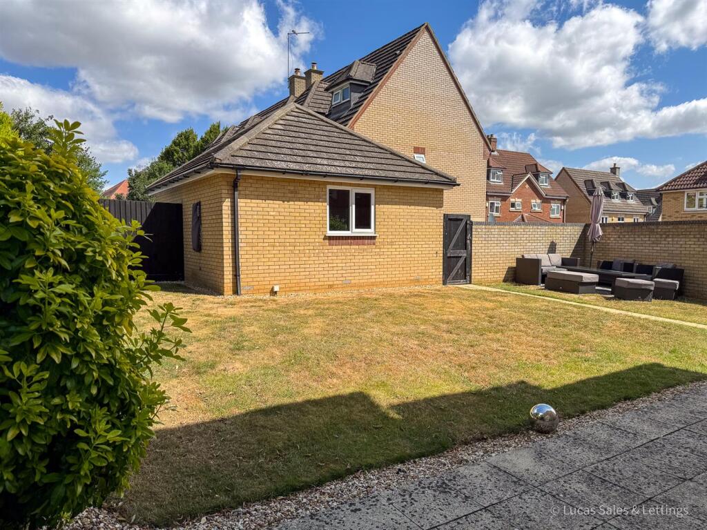 1 Caswell Close Kettering-33.jpg