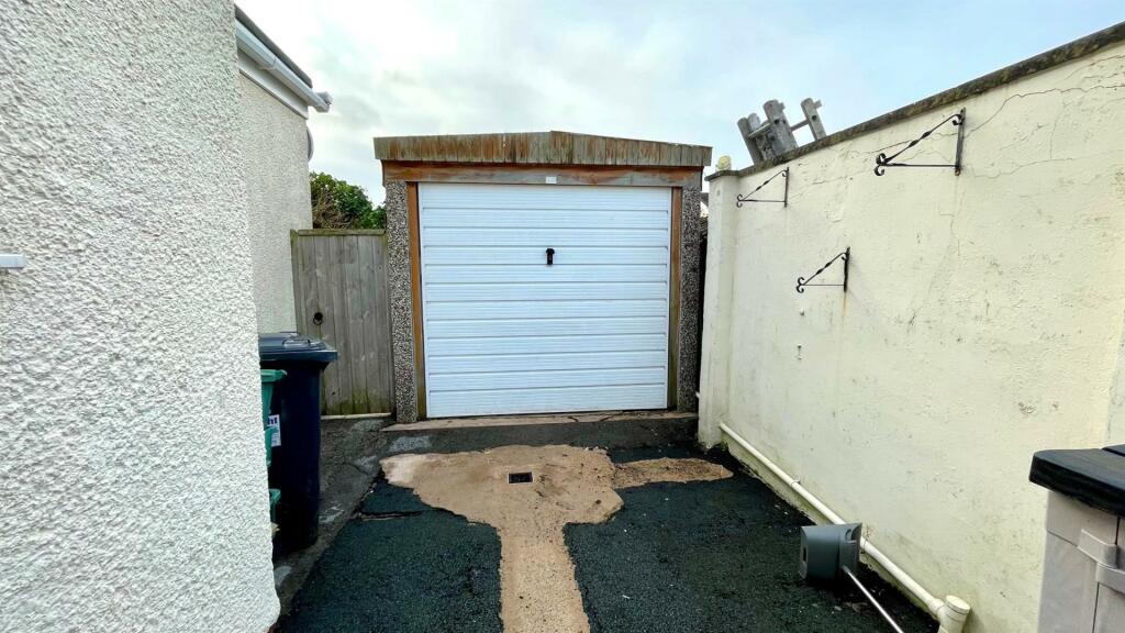 SINGLE CAR GARAGE (Pre-fabricated)
