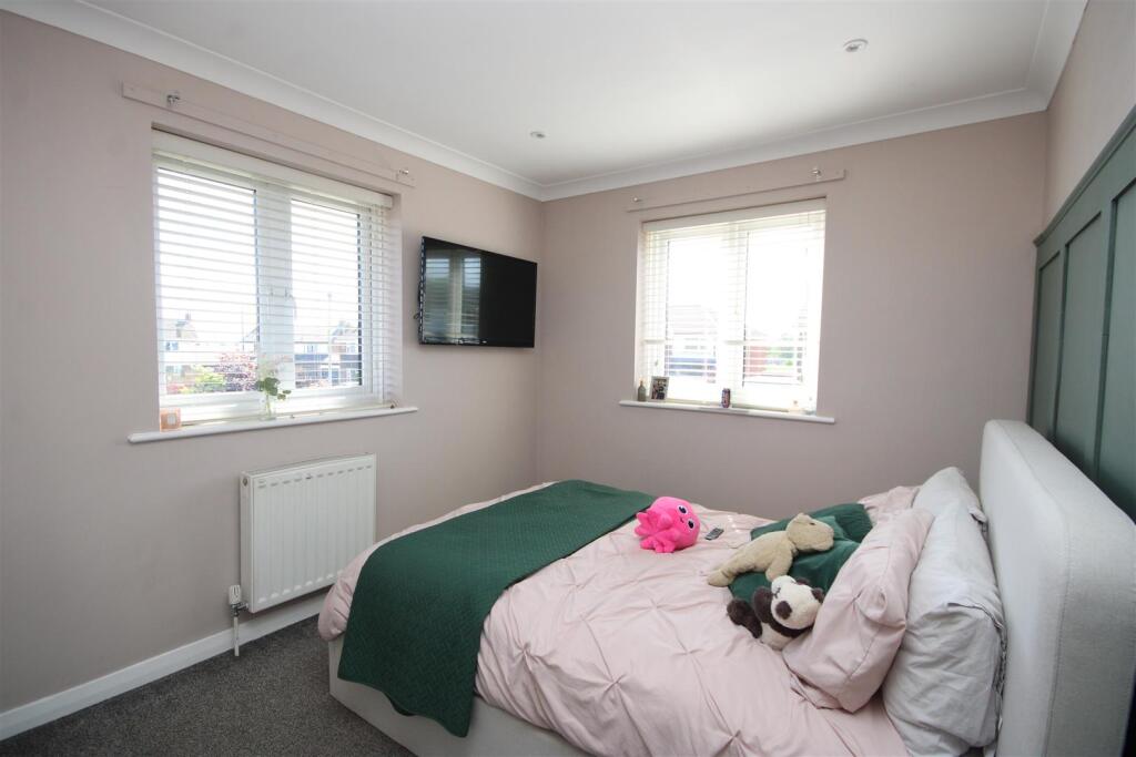 Bedroom 2 (Dual Aspect)