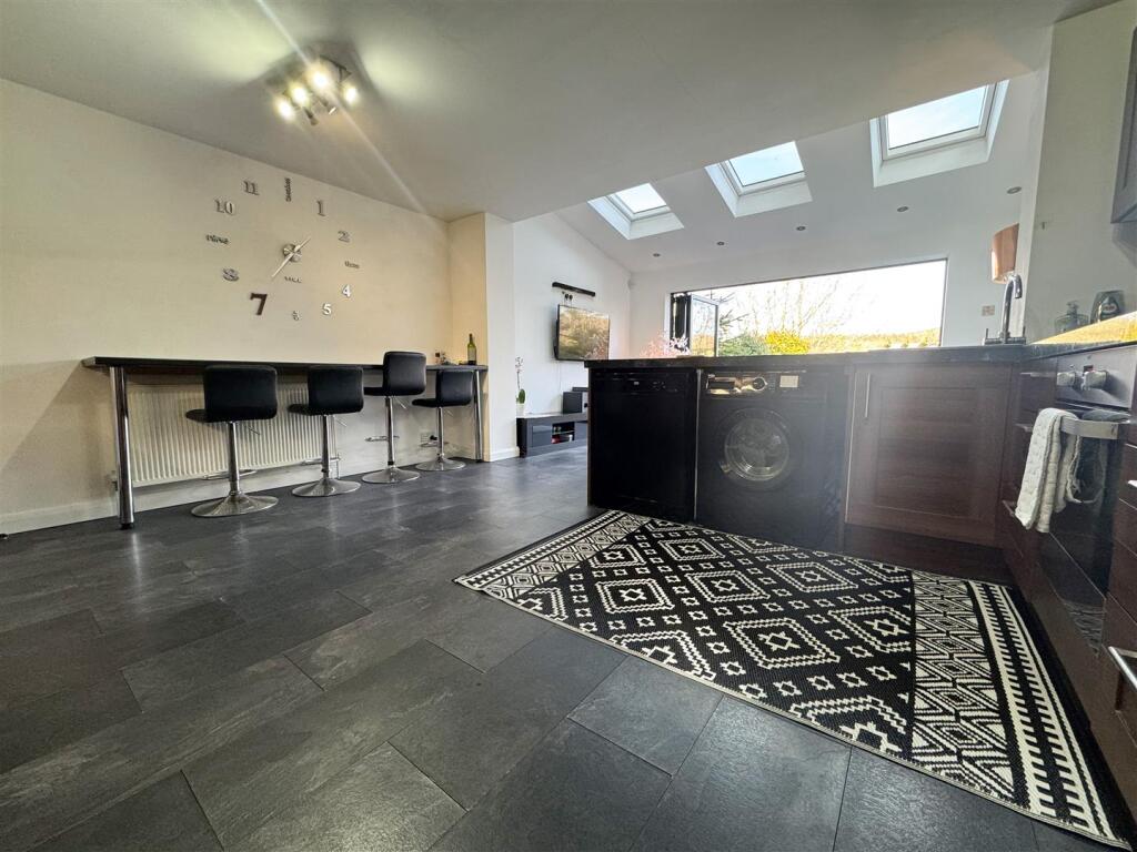 OPEN PLAN DINING KITCHEN LOUNGE
