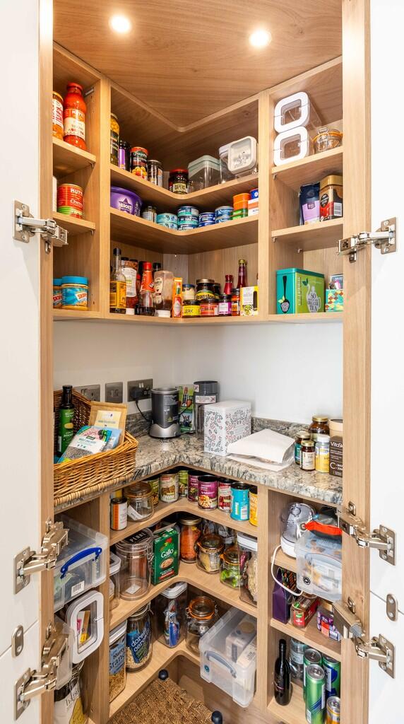 Walk-in Larder