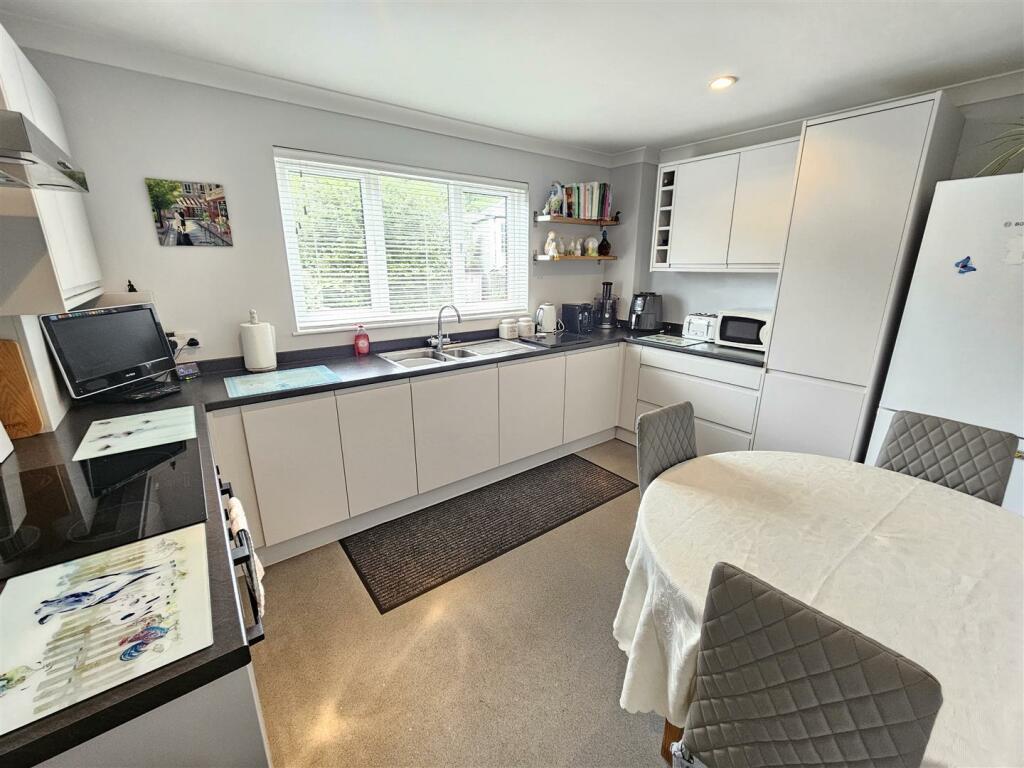 Kitchen Diner.jpg