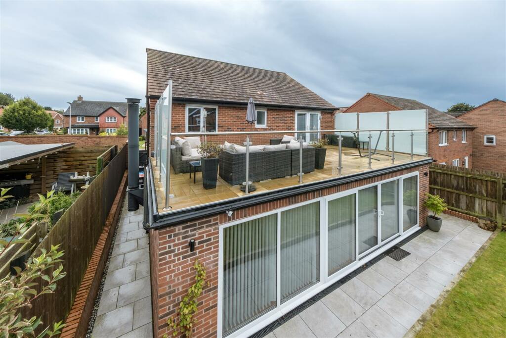 2 Rose Close-060.jpg