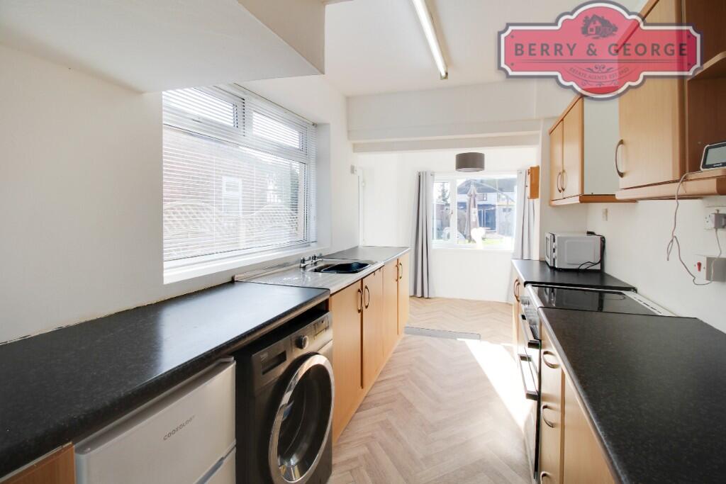 KITCHEN / BREAKFAST