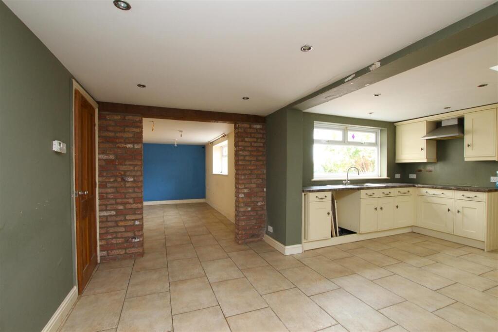 Dining Area.JPG