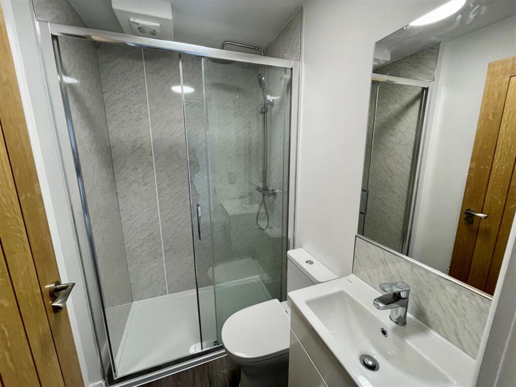 Shower Room.jpg