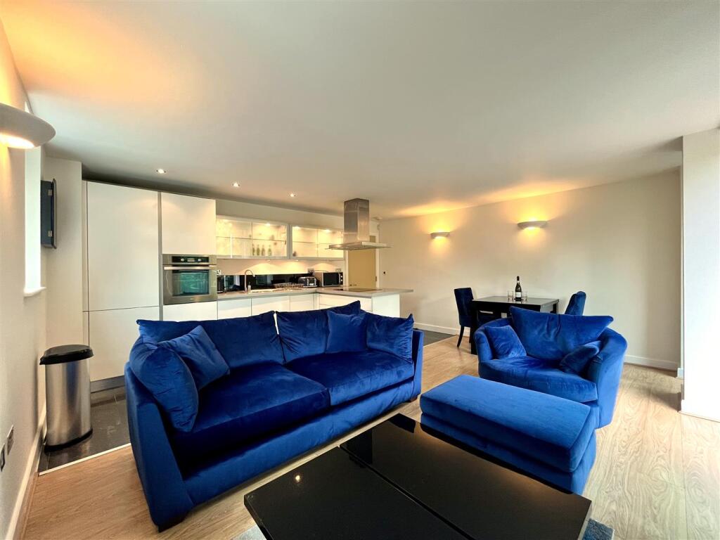 Kitchen / Living Area Aspect 3