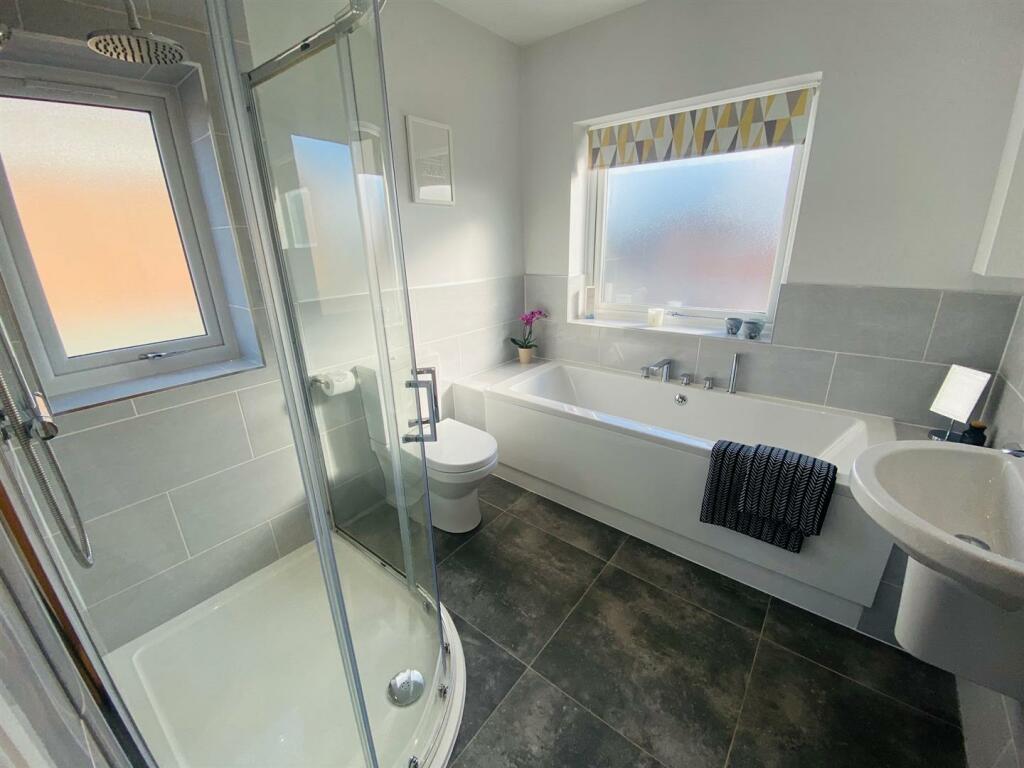 crossley lane 44 bathroom 1.jpg