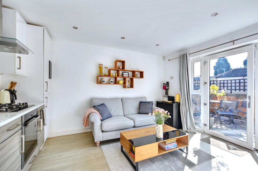 Living Kitchen_1.jpeg