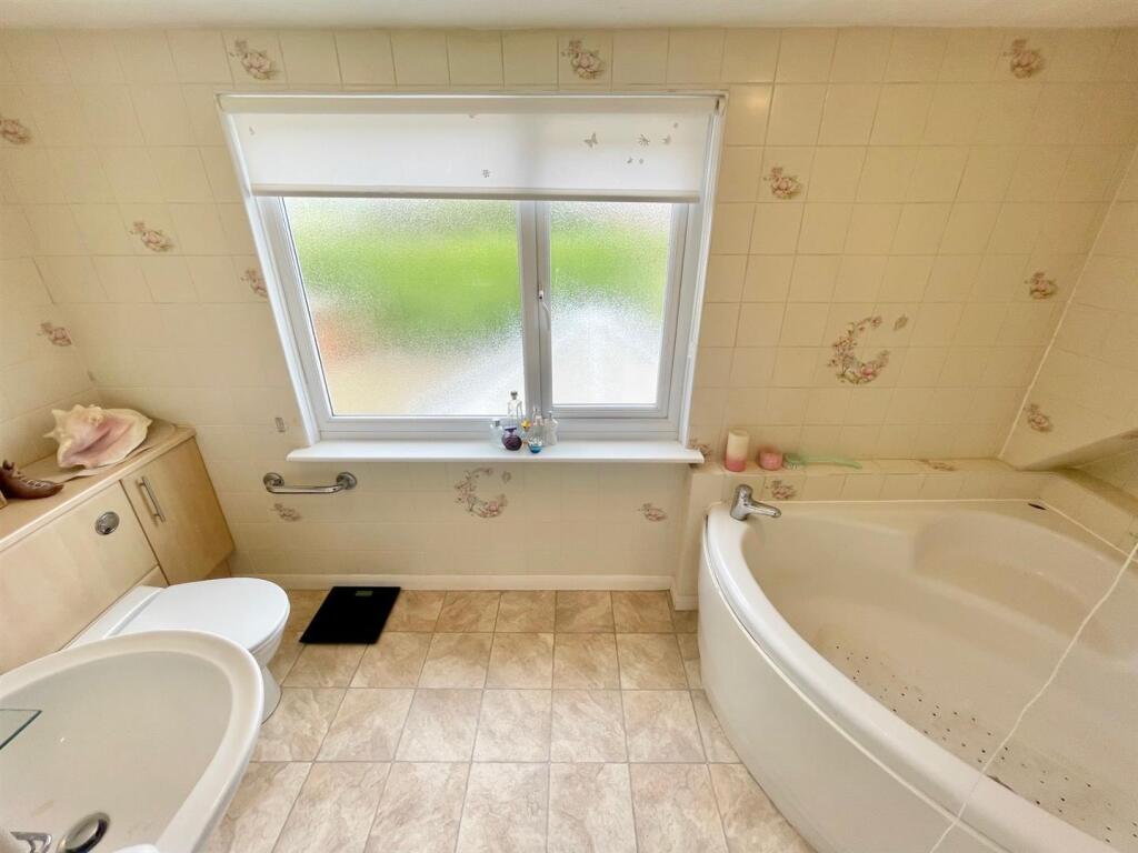 En Suite 1.jpg