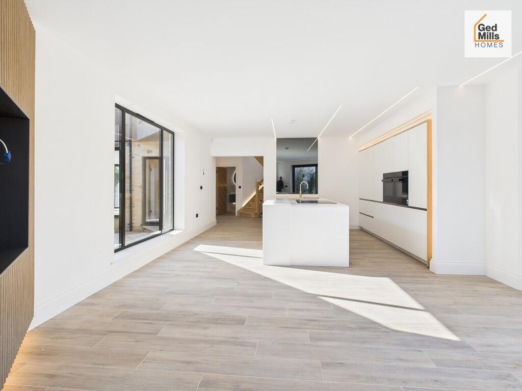 KITCHEN/FAMILY RO...