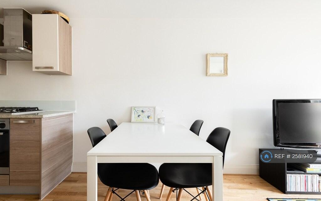 Open Plan Living Room / Kitchen