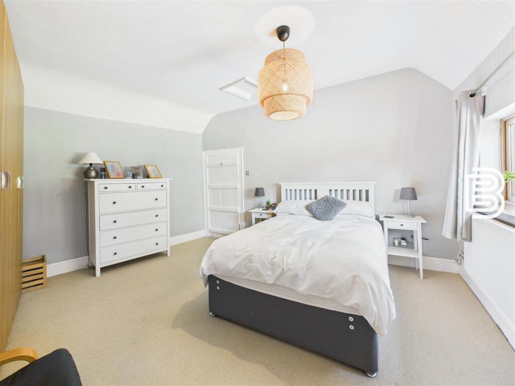 Bedroom 1 (2).jpg