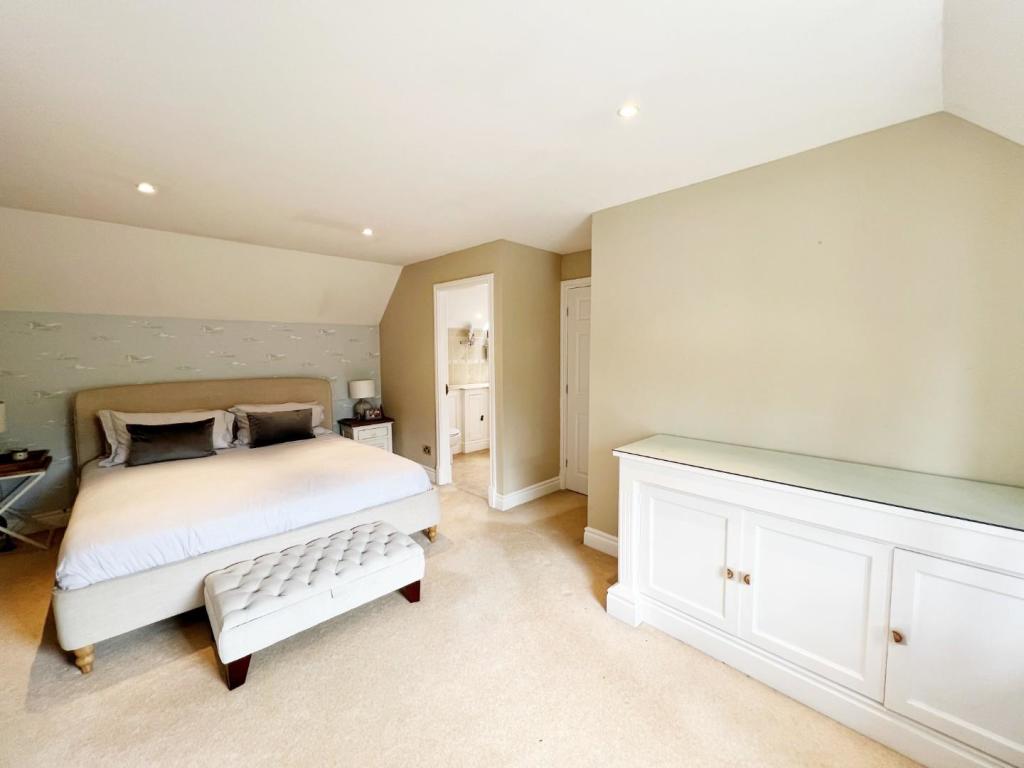 Bedroom 2 pic 1.jpg