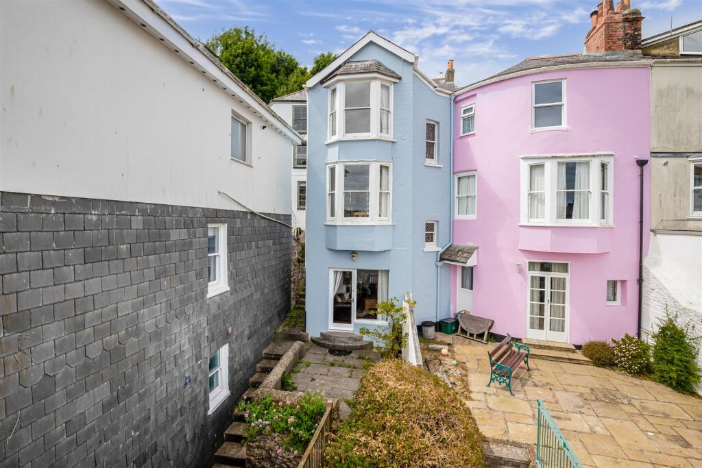 A01 - 37 Above Town Dartmouth - 220712.jpg