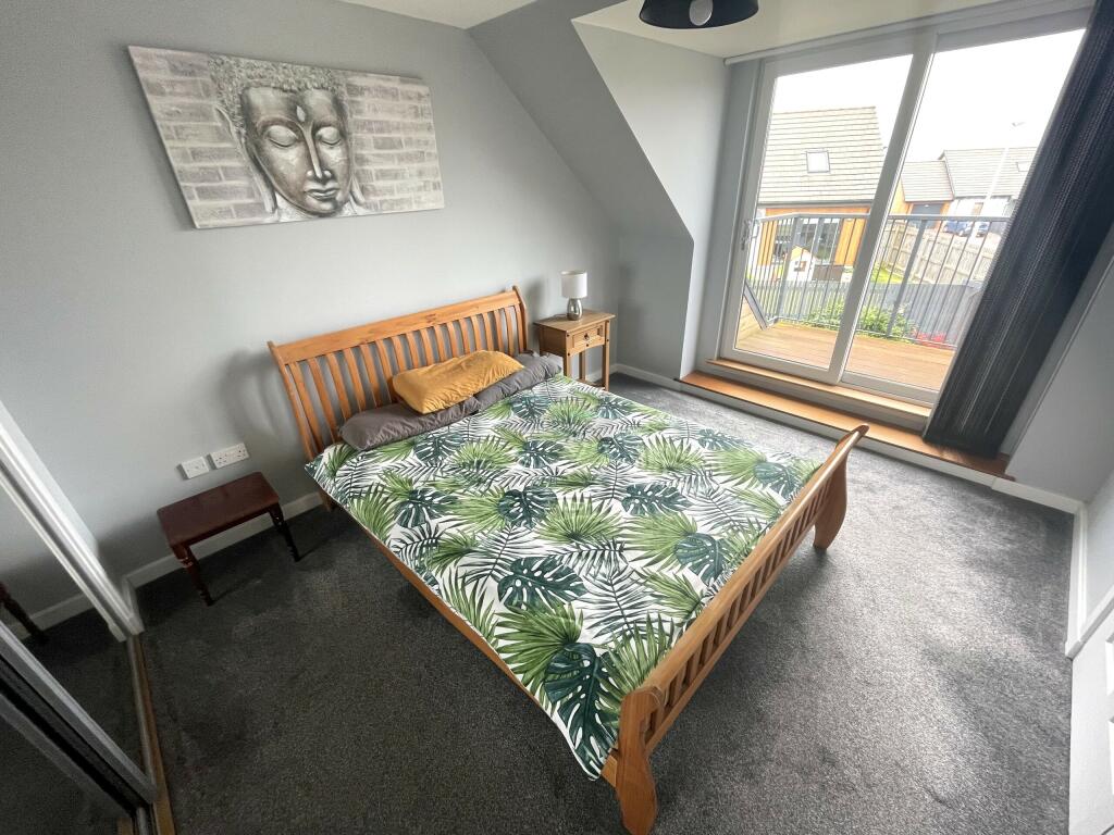 Master Bedroom b.JPG