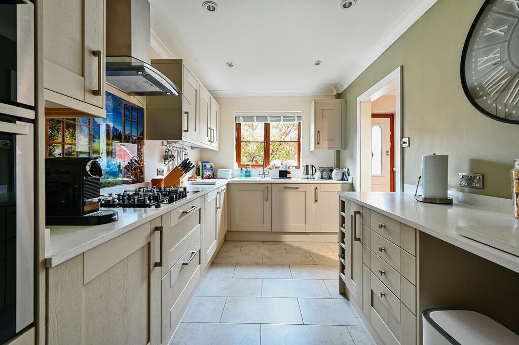 ROSE COTTAGE - TN17 3AN (14).jpg