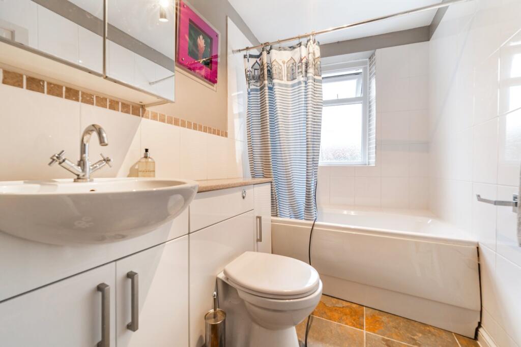 Garden Flat Bathroom