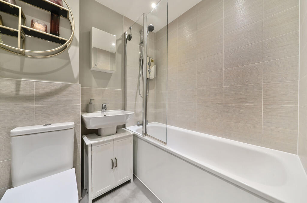 1309693-7-684c459...