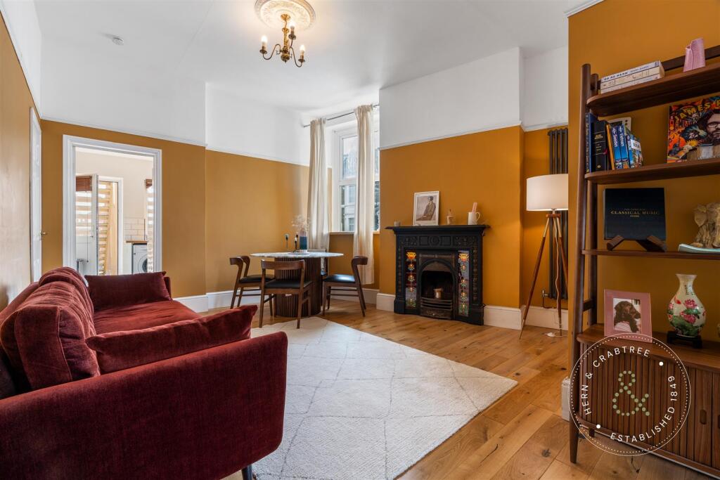 Kelvin Road, Roath, Hern Crabtree (10).jpg