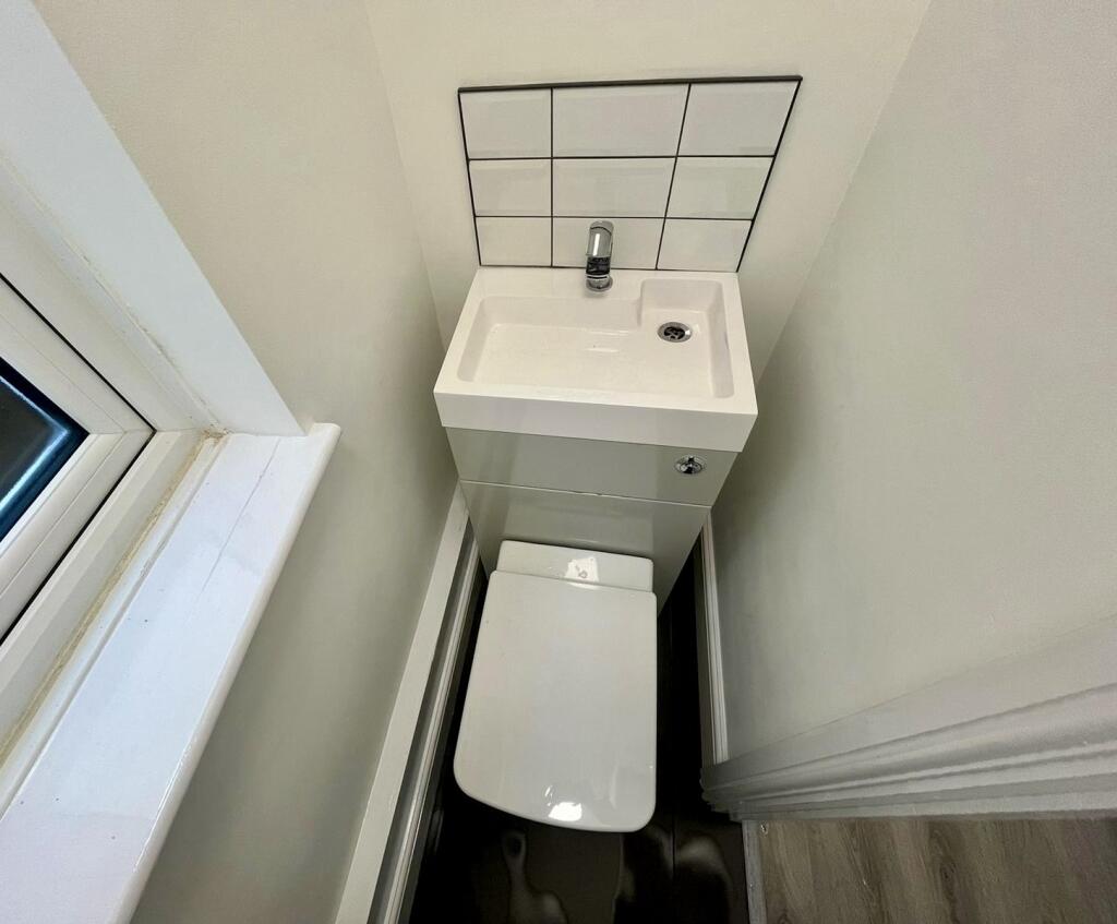 Cloakroom/wc
