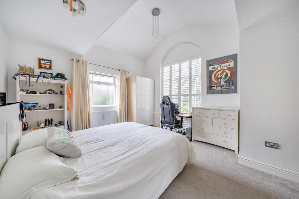 Upper Chobham Road, Camberley, GU15