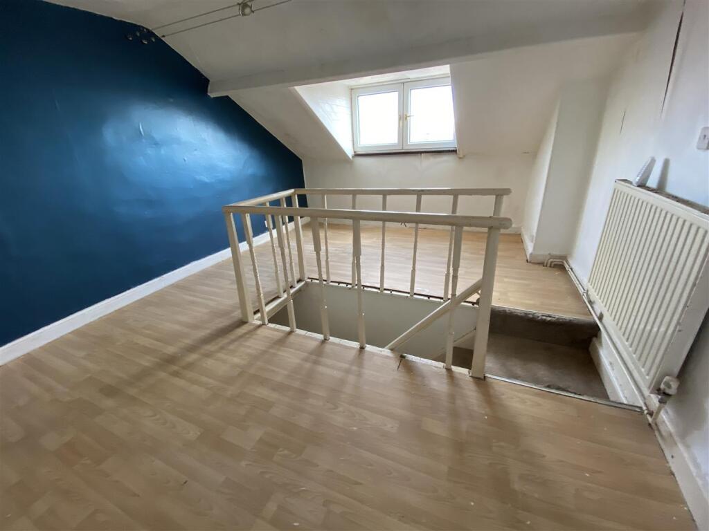 Bedroom no.3 attic: