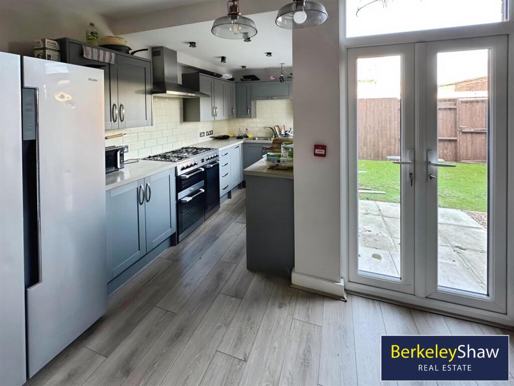 Communal Kitchen / Diner