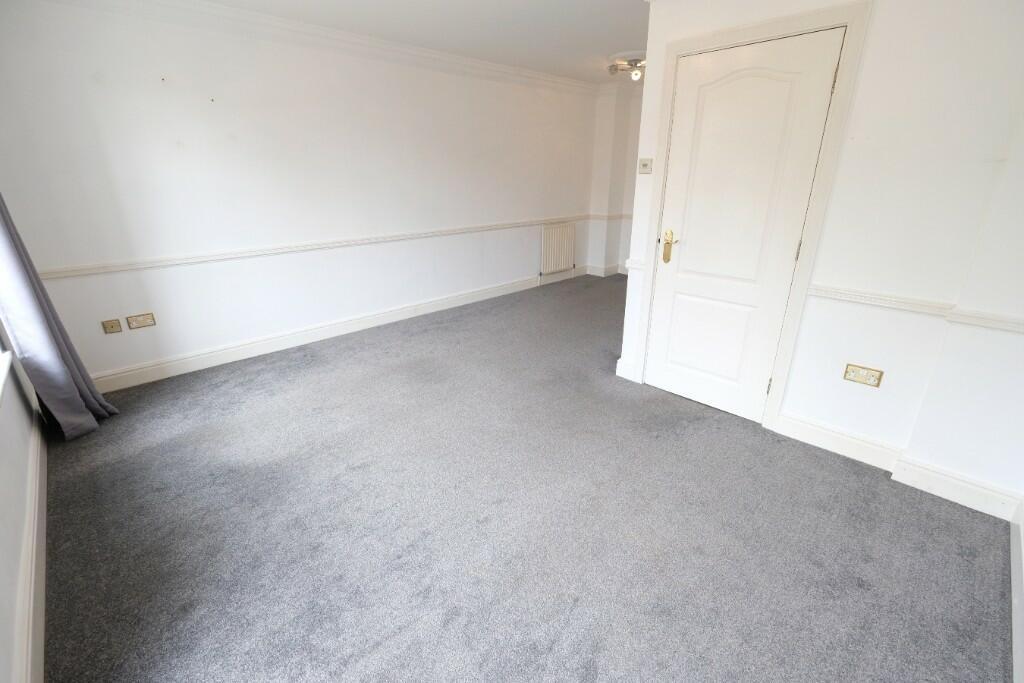 SITTING/DINING ROOM