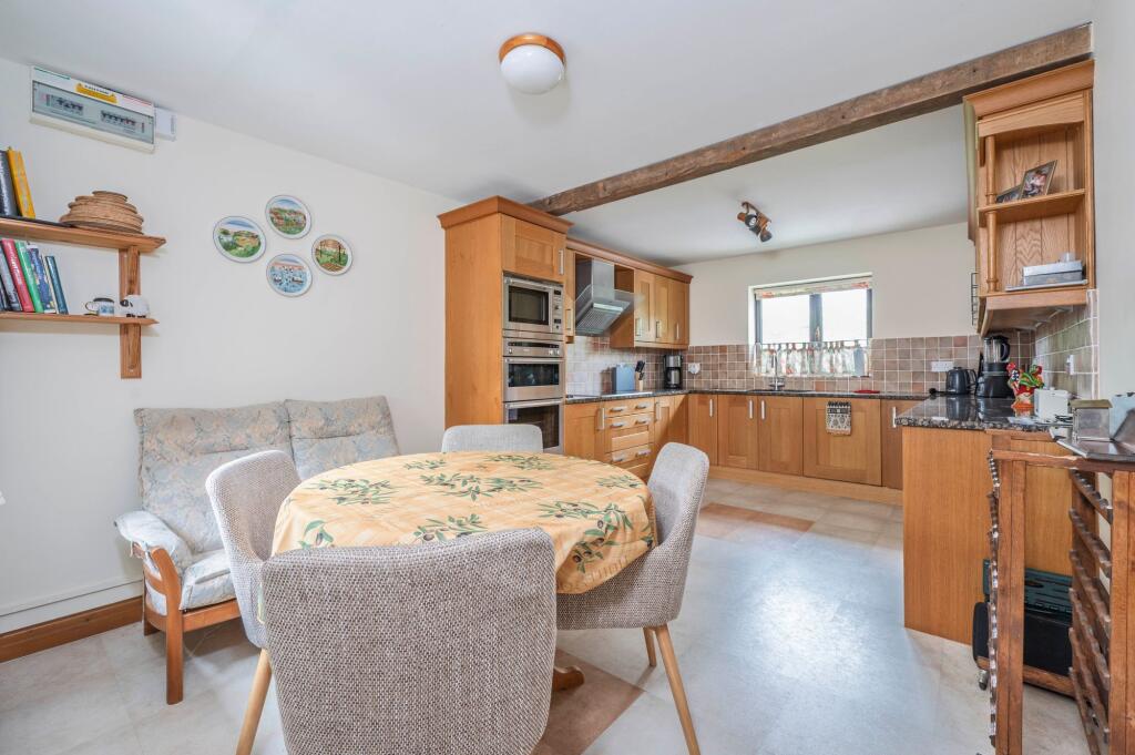 Kitchen / Breakfast Room