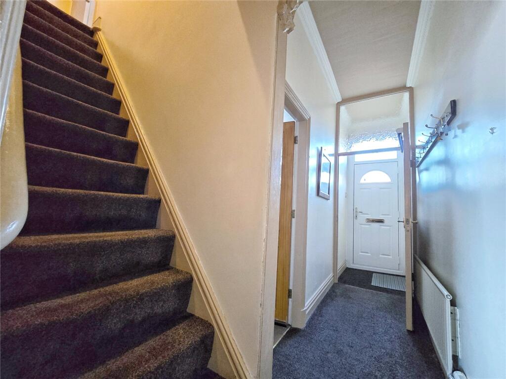 Ent Hallway &amp; Stairs