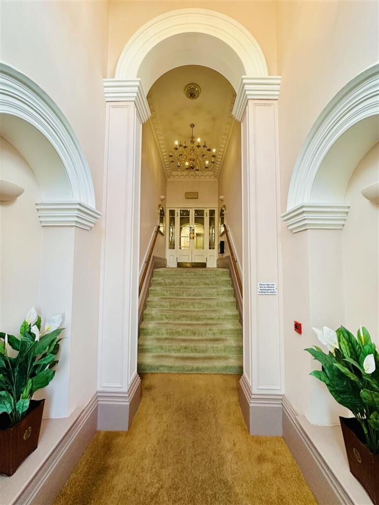 Communal Entrance and Lift