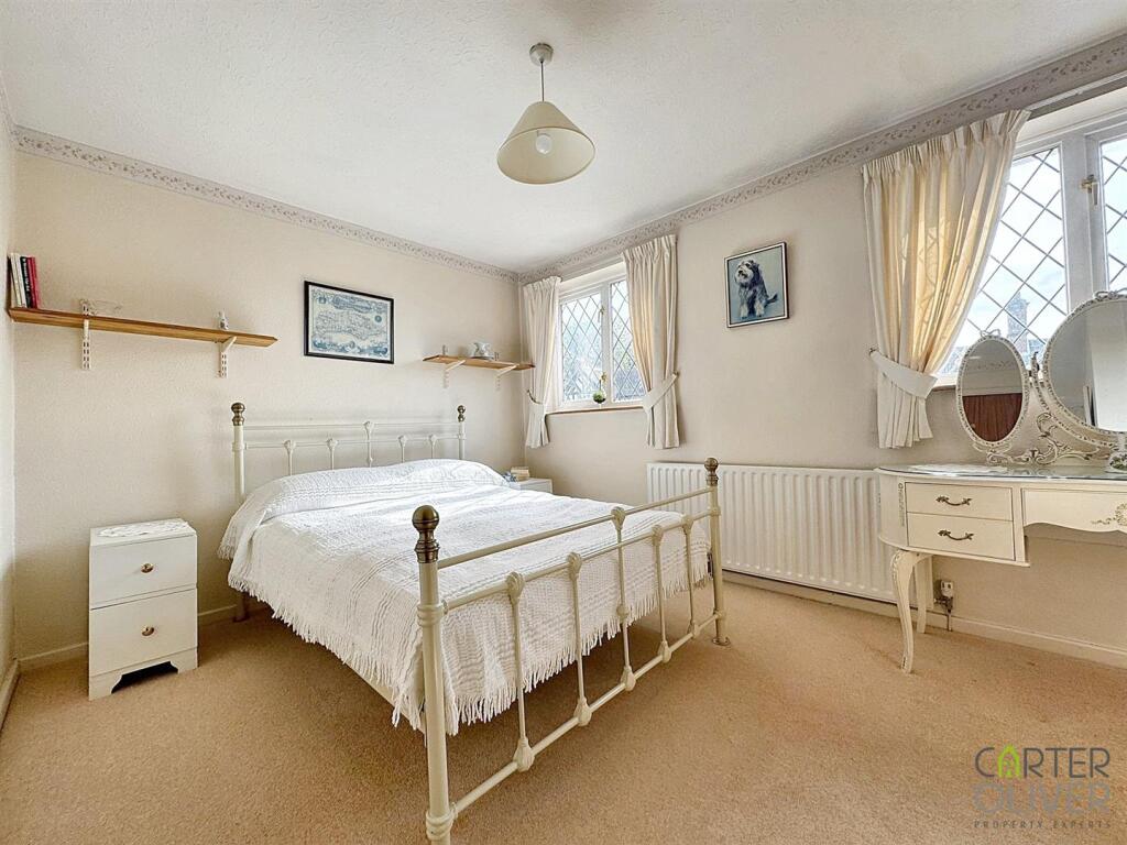 BEDROOM 2
