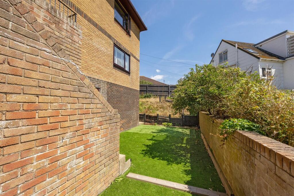 Brighton Road, Pebble View, 2-019.jpg