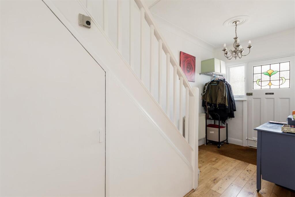 Larkshall Crescent E4