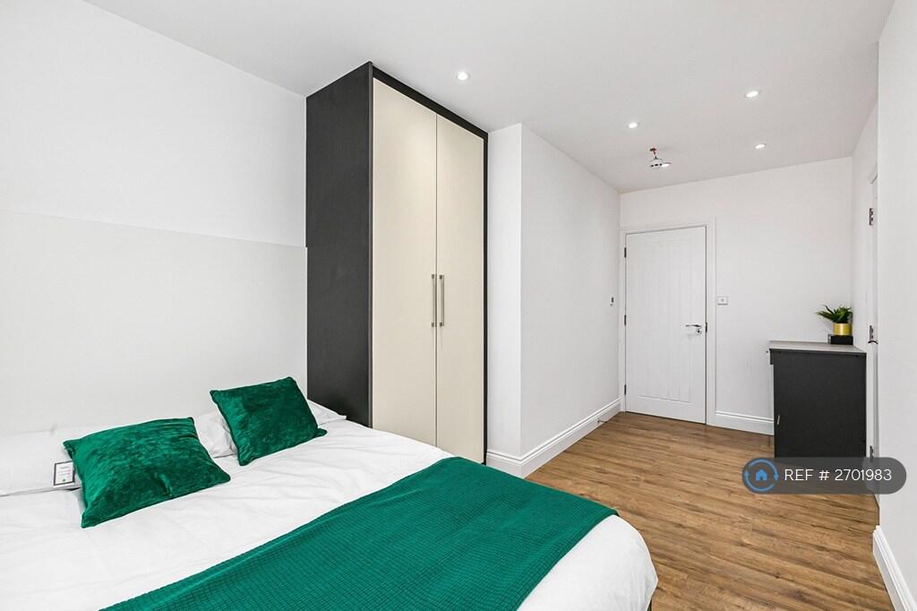 Feltham Road, Ashford, TW15