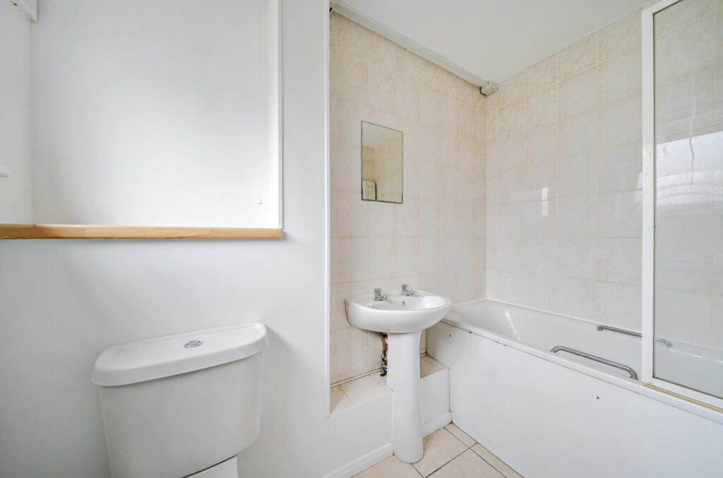 1372607-9-68fa213...