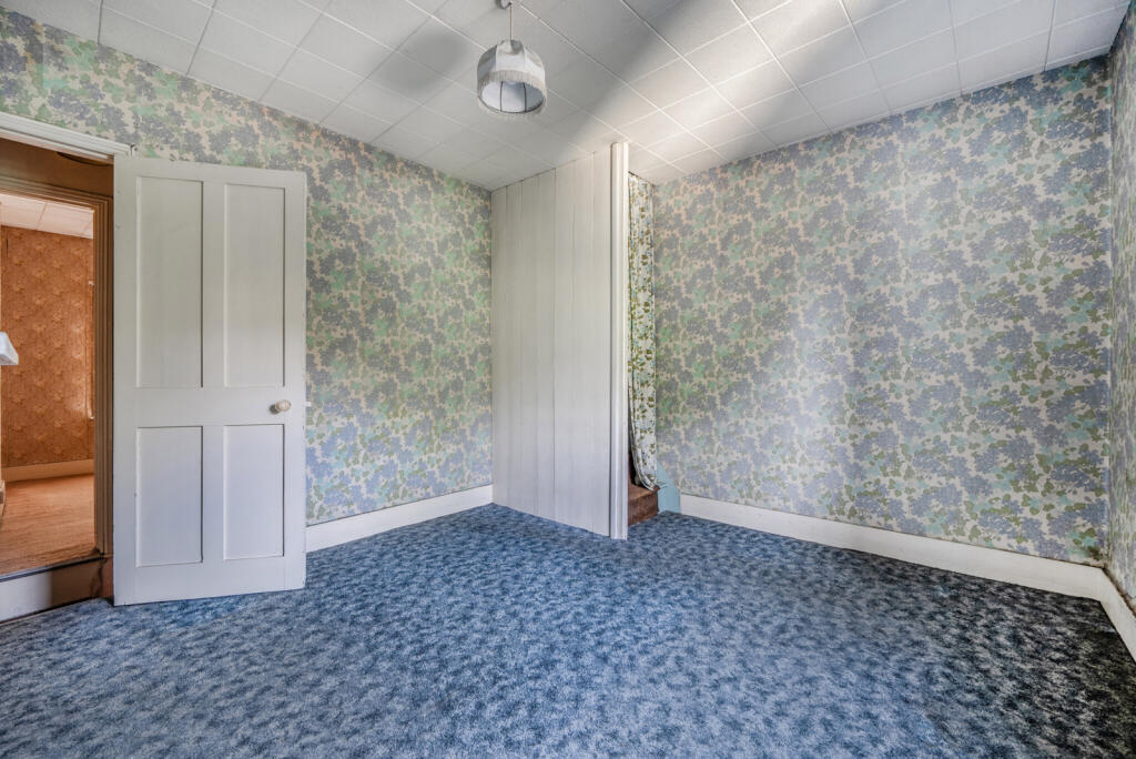 1358592-5-68d27e4...